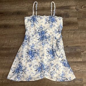 mi ami blue and white flower dress